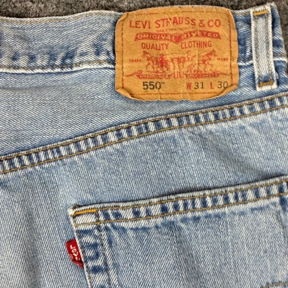 Y2K Levis 550 Relaxed Fit Jeans Mens Size 31x30 Light Wash Blue Denim Cotton